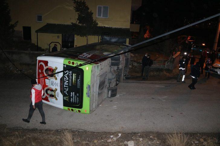 Niğde’de halk otobüsü minibüsle çarpıştı: 2 yaralı G3