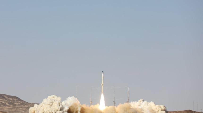 İran’dan uydu taşıyıcı roket denemesi! Başarıyla fırlatıldı