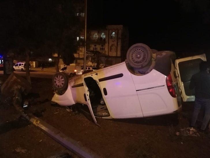 Mardin’de virajı alamayan araç devrildi: 1’i ağır 3 yaralı G2
