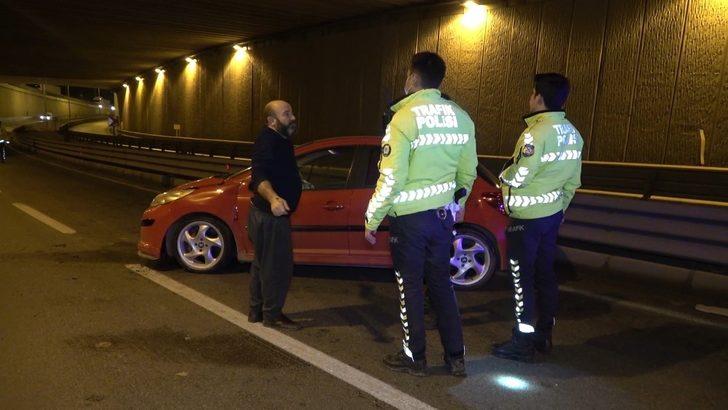 Tıra arkadan çarpan otomobil 50 metre sürüklendi: 2 yaralı G5