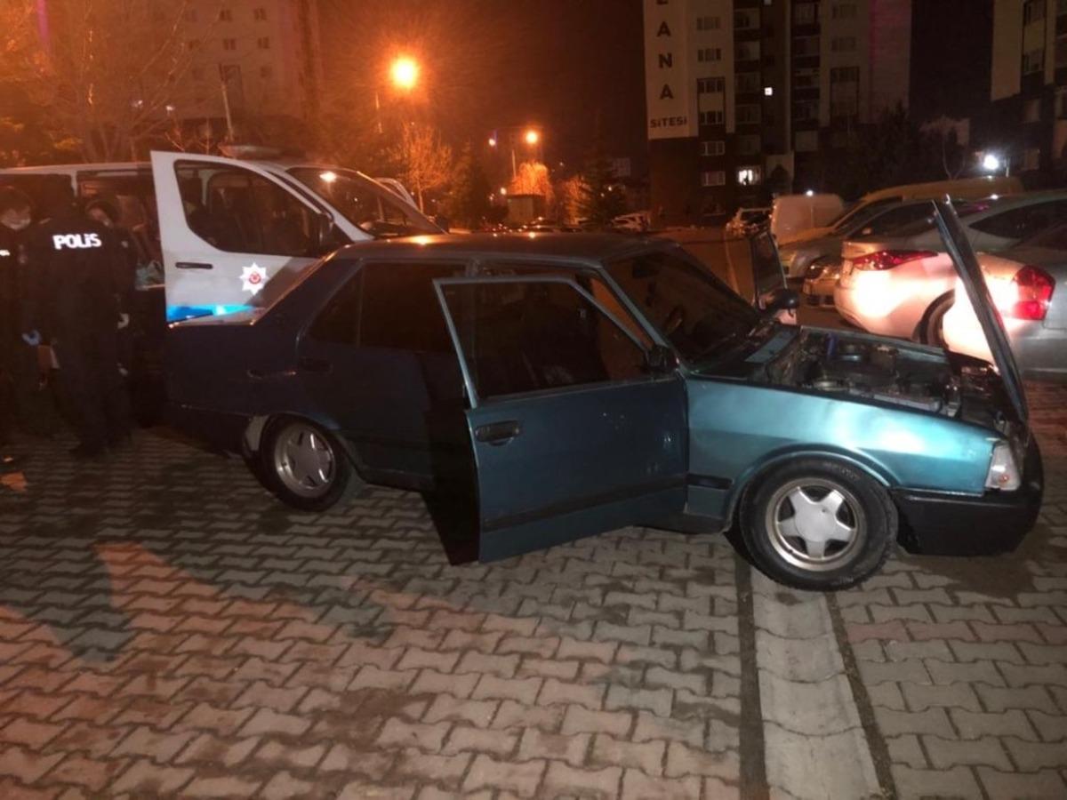 Sokağa &ccedil;ıkma yasağında polisten ka&ccedil;an ehliyetsiz s&uuml;r&uuml;c&uuml;ye ceza yağdı