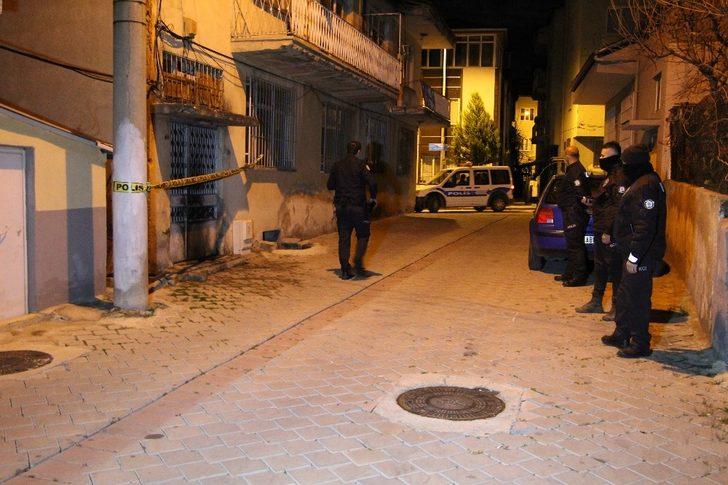 Takıntılı eski sevgili erkek arkadaşının ailesinin evini yakmaya çalıştı G2