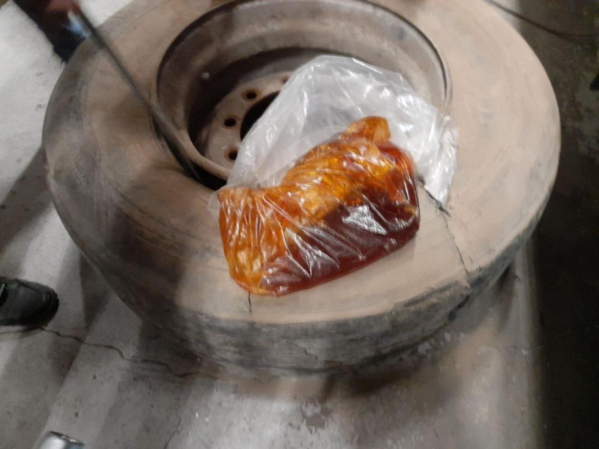 Stepne lastik i&ccedil;inde 176 kilogram ka&ccedil;ak bal ele ge&ccedil;irildi