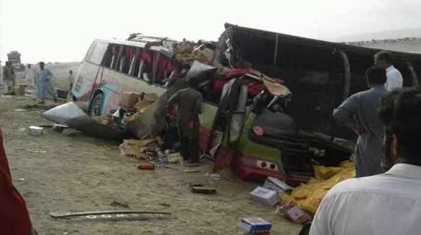 Pakistan&rsquo;da feci kaza: 14 &ouml;l&uuml;
