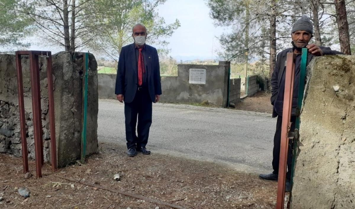 Mezarlık kapılarını &ccedil;alan hırsızlar k&ouml;yl&uuml;leri isyan ettirdi