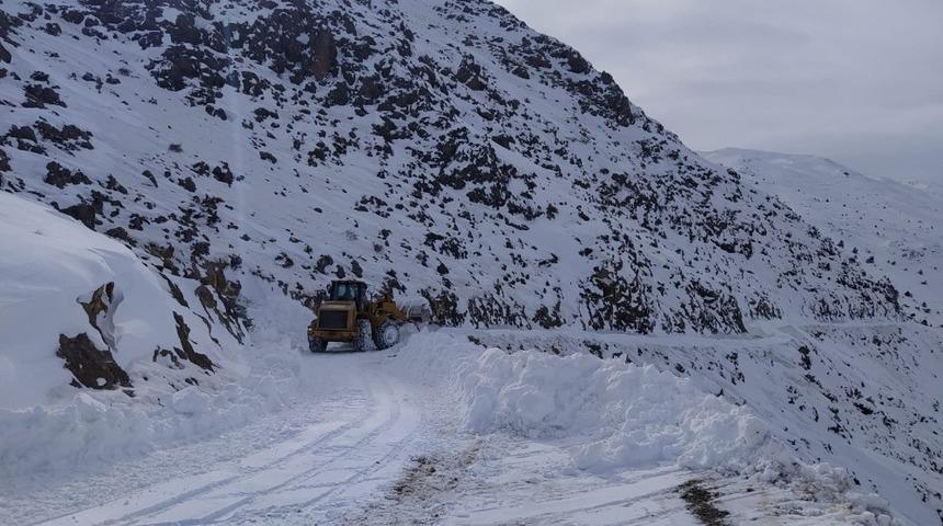 Kemaliye&rsquo;de 3 &ccedil;ocuk annesi kadının evinde asılı halde cesedi bulundu