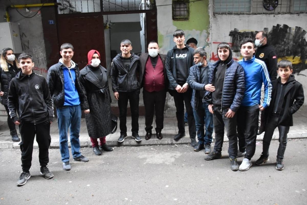 Başkan Beyoğlu, 22 ayda 2 bin 400 haneye misafir oldu
