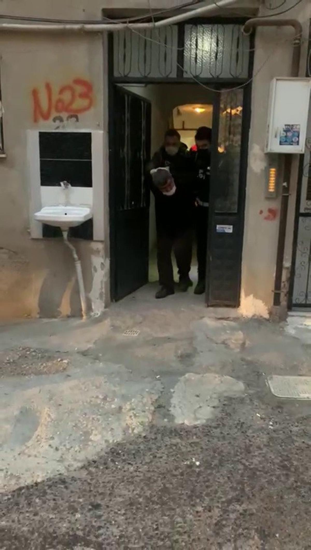 İzmir&rsquo;de su&ccedil; &ouml;rg&uuml;t&uuml; operasyonu: 27 g&ouml;zaltı