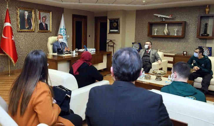 Büyükakın, E-KPSS’de dereceye giren öğrencileri ağırladı G2