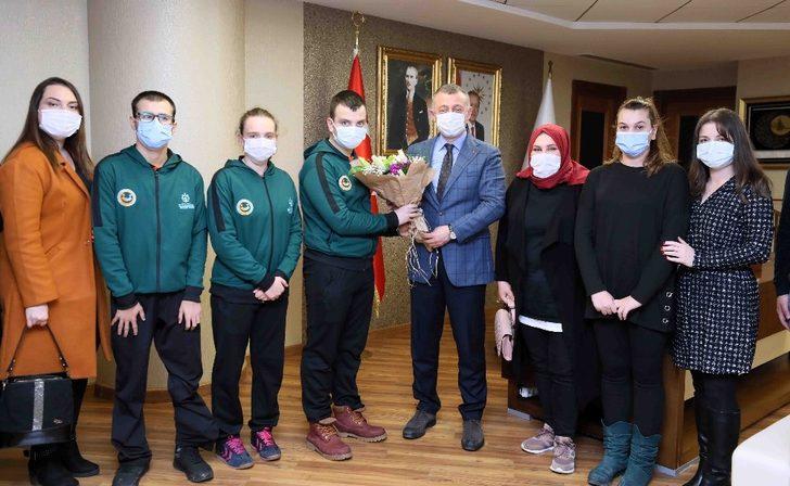 Büyükakın, E-KPSS’de dereceye giren öğrencileri ağırladı G3