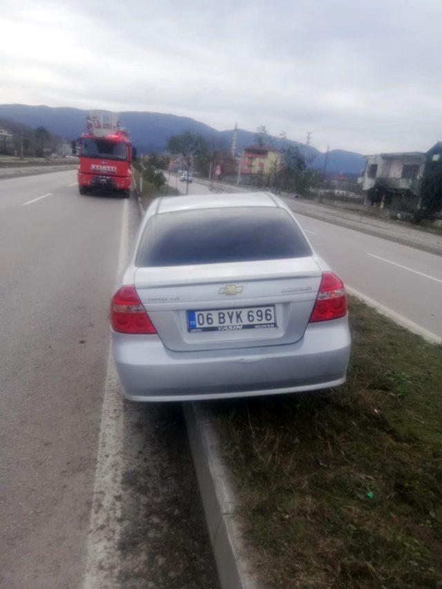 Hızını alamayan sürücü karşı şeride geçti 1