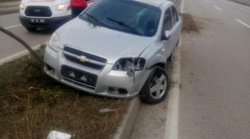 Hızını alamayan s&uuml;r&uuml;c&uuml; karşı şeride ge&ccedil;ti