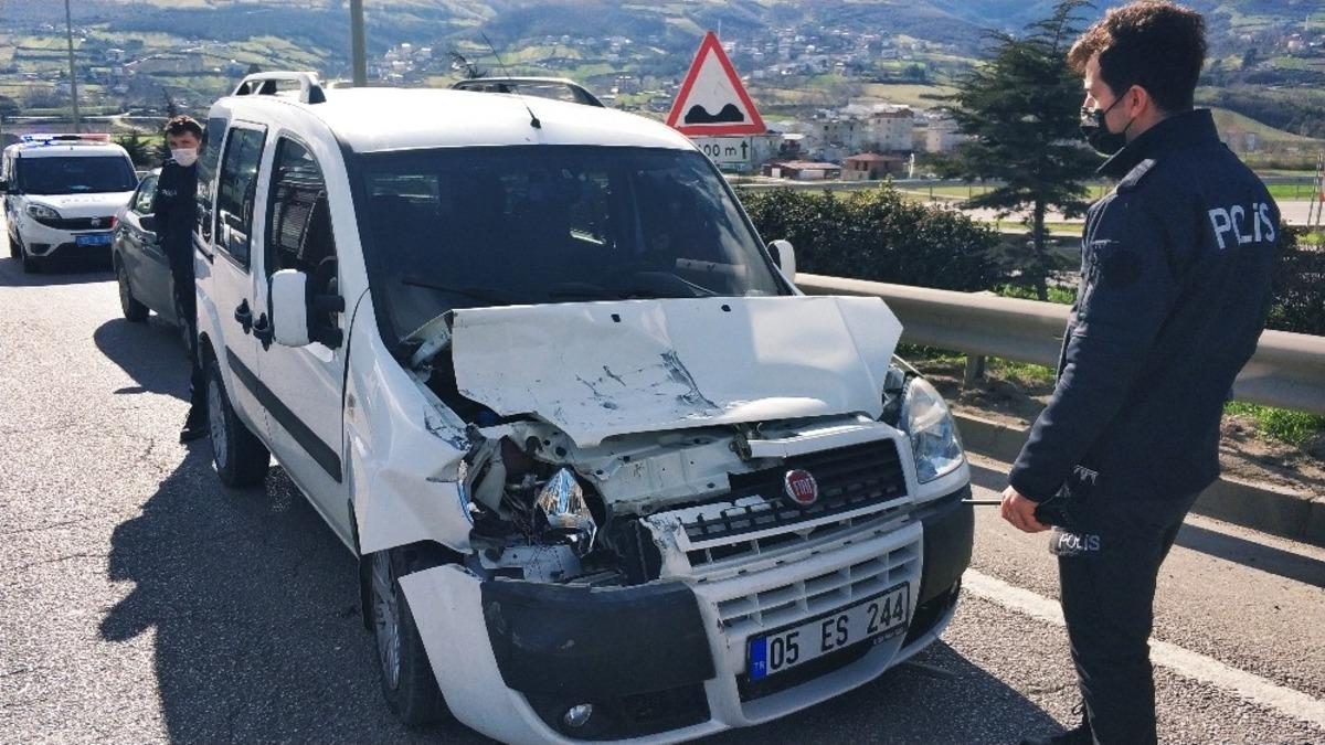 Samsun&rsquo;da hafif ticari ara&ccedil; kamyonete &ccedil;arptı: 1 yaralı