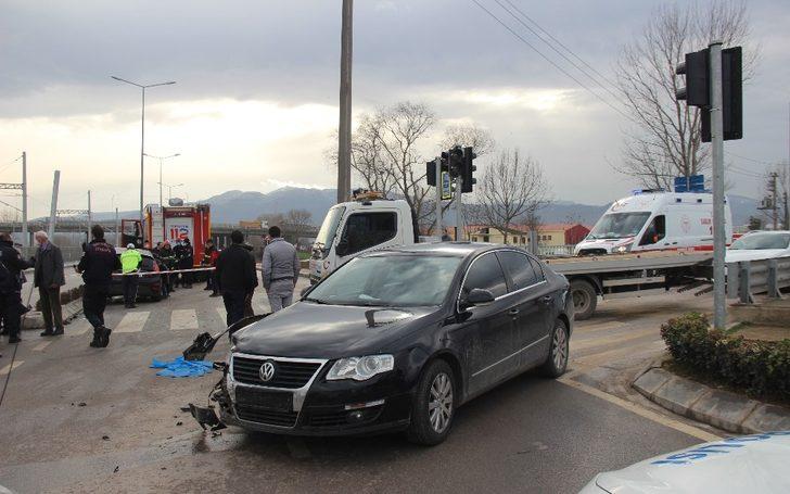 Kavşakta iki otomobil birbirine girdi: 1 yaralı G3