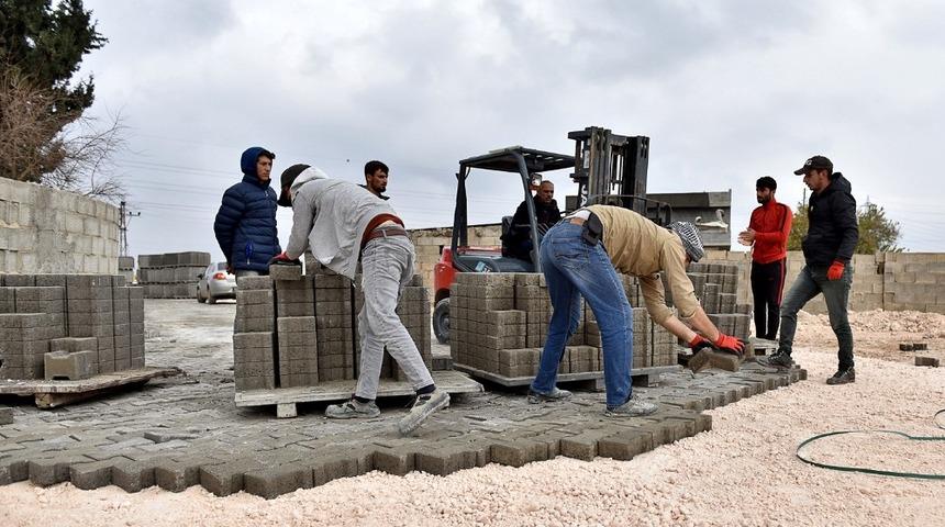 Ceylanpınar’da kilitli parke döşeme çalışmaları sürüyor