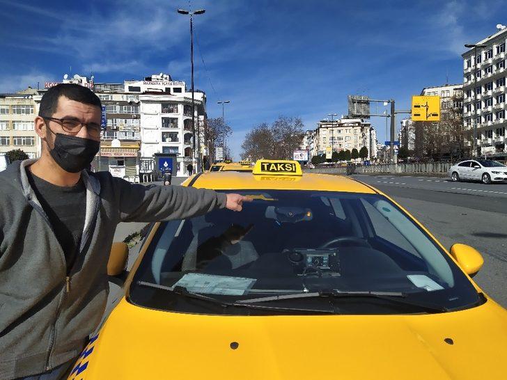(Özel) Taksicinin bir günlük hasılatını çaldılar G2