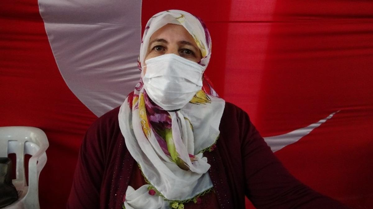 HDP &ouml;n&uuml;ndeki ailelerin evlatlarına kavuşma n&ouml;beti s&uuml;r&uuml;yor
