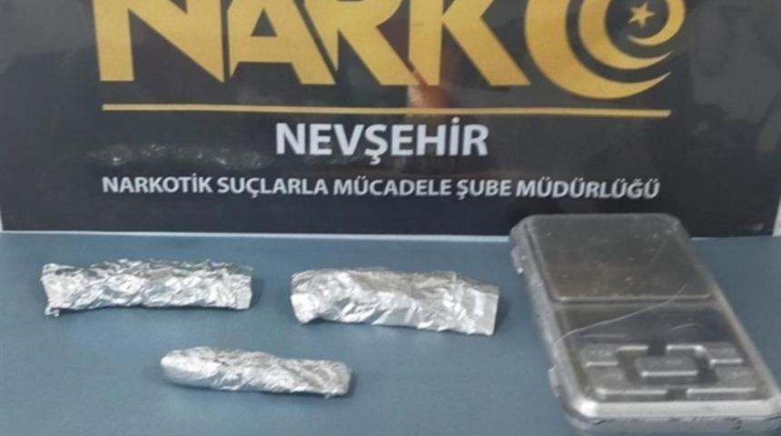 Uygulama noktasında kontrol edilen araçtan metamfetamin ele geçirildi