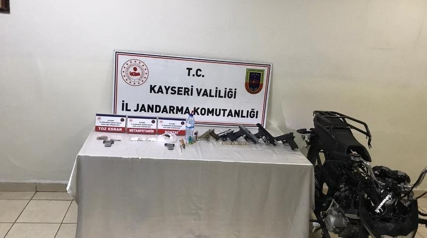 Jandarmadan uyuşturucu operasyonu: 5 g&ouml;zaltı