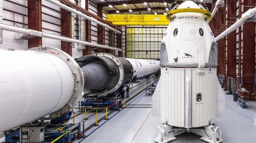 SpaceX'in tamamen sivillerin katılacağı ilk uzay yolculuğuna çıkacak 4. kişi çekilişle belirlenecek