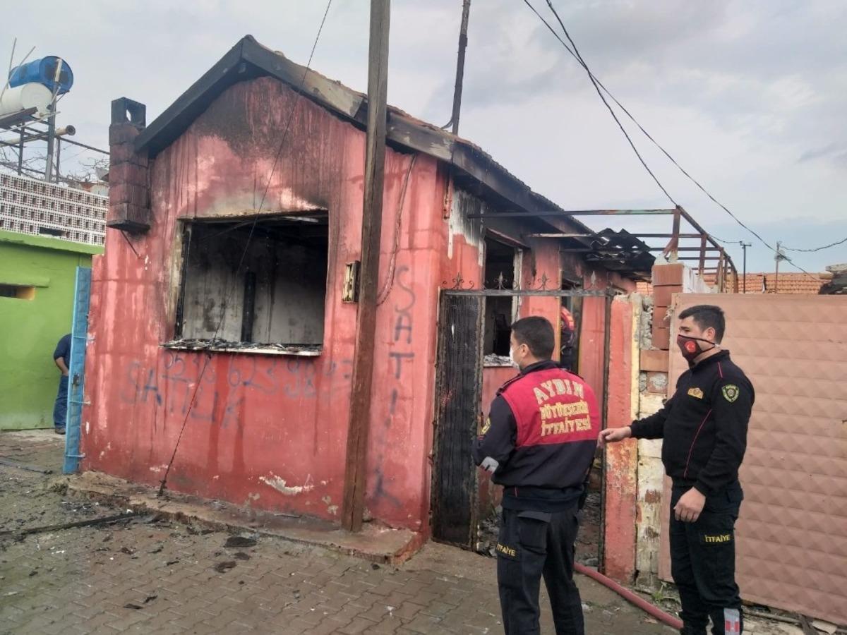 Evini ateşe verip, ka&ccedil;tı