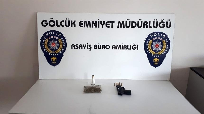 Kısıtlamada uyuşturucu ve silahla gezerken bekçilere yakalandı