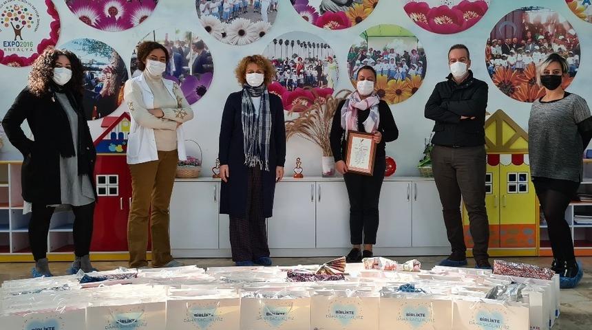 &lsquo;&Ccedil;ocuklarımızı g&uuml;l&uuml;msetmek i&ccedil;in bir hediye de sizden&rsquo; projesi sahiplerine ulaştı
