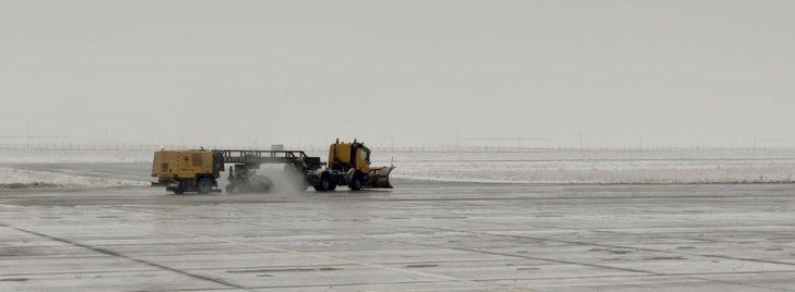 Ağrı Ahmed’i Hani Havalimanı’nda soğuk hava ve buzla mücadele sürüyor G2