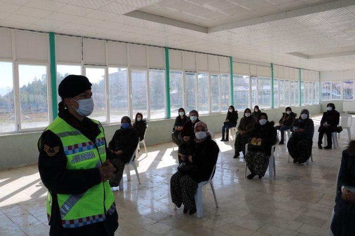 Jandarma , traktör kullanacak sürücülere kurs düzenledi G2