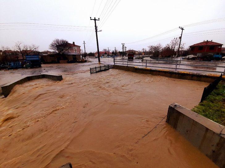 Edirne’de dere taştı yerleşim yerleri sular altında kaldı G3