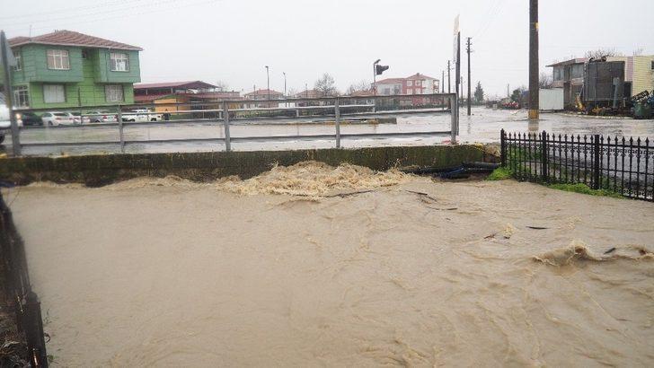 Edirne’de dere taştı yerleşim yerleri sular altında kaldı G4
