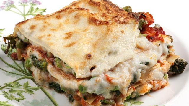 Güveçte sebzeli lazanya nefis tarifi ile sofranın yıldızı olacak!