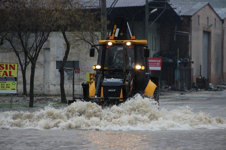 Manisa’da dereler ve sulama kanalları taştı G2