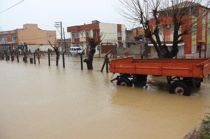 Manisa’da dereler ve sulama kanalları taştı G4
