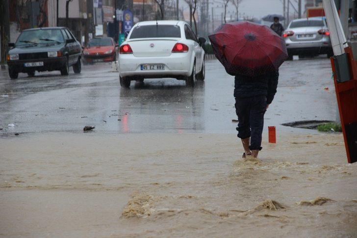 Manisa’da dereler ve sulama kanalları taştı G5