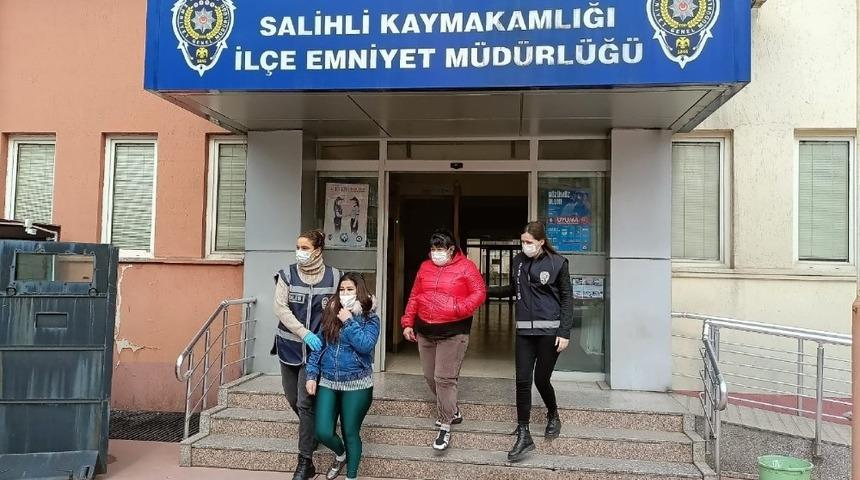 Manisa&rsquo;da 2 eve fuhuş operasyonu