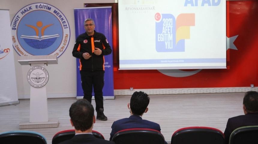 Şuhut&rsquo;ta AFAD&rsquo;tan birim amirlerine farkındalık eğitimi