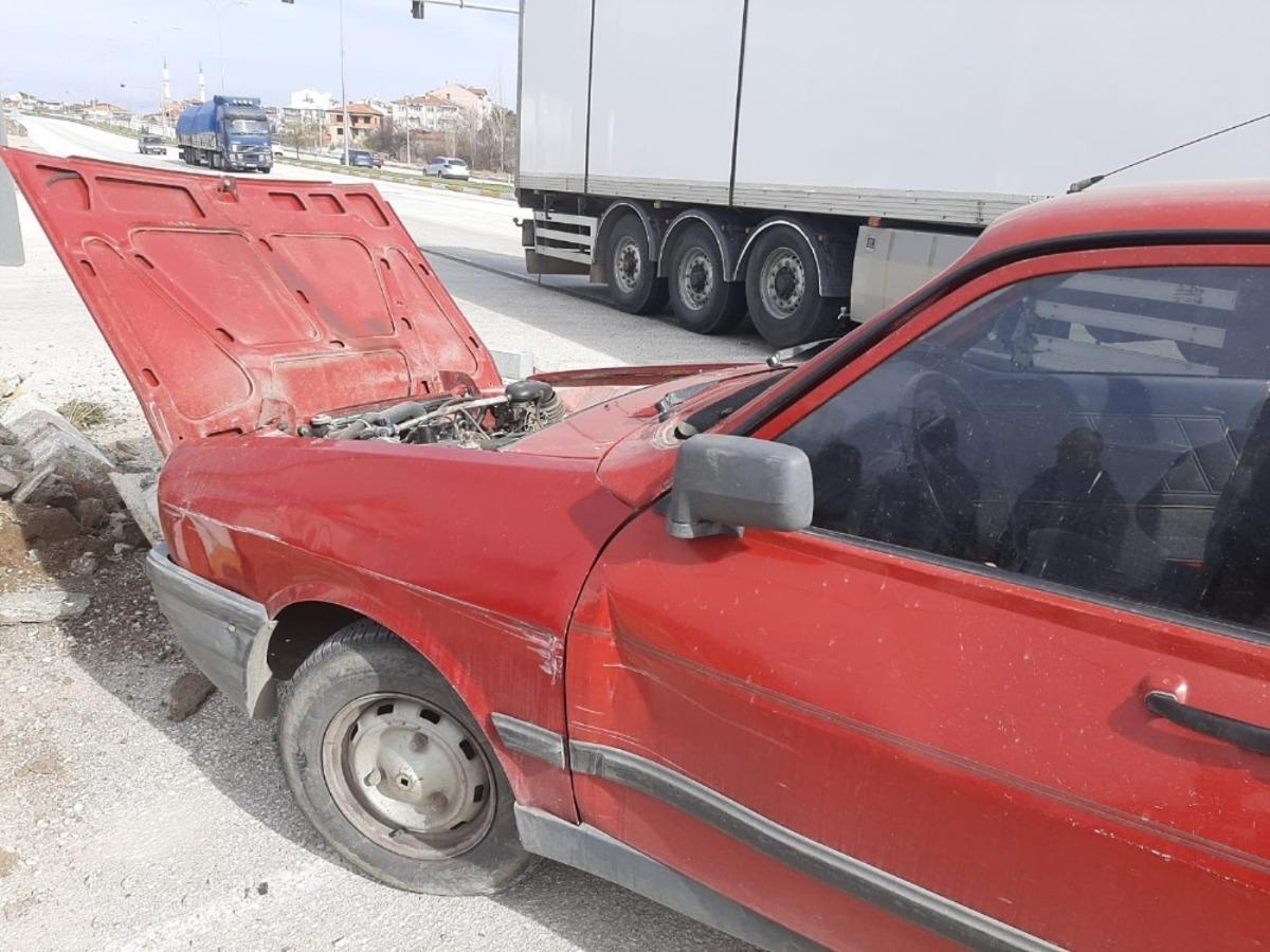 Afyonkarahisar&rsquo;da tır ile otomobil &ccedil;arpıştı: 1 &ouml;l&uuml;