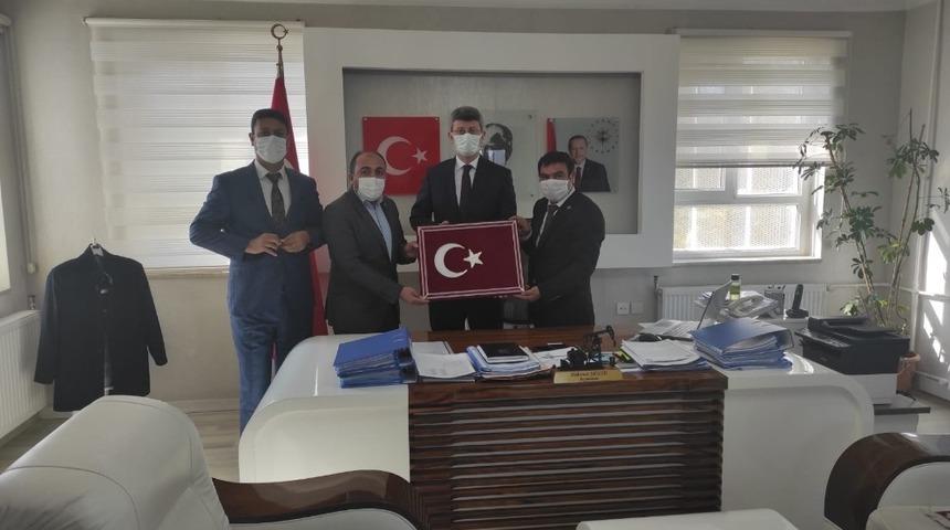 Şehit aileleri Beşiri Kaymakamı Şener ile bir araya geldi