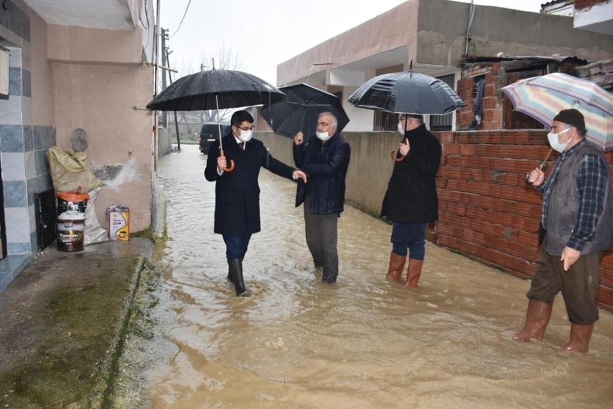 Şehzadeler&rsquo;deki su taşkınına anında m&uuml;dahale felaketi &ouml;nledi