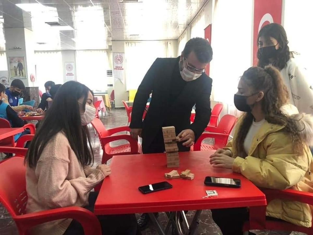 AK Parti Batman İl Başkan G&uuml;r gen&ccedil;lerle bir araya geldi