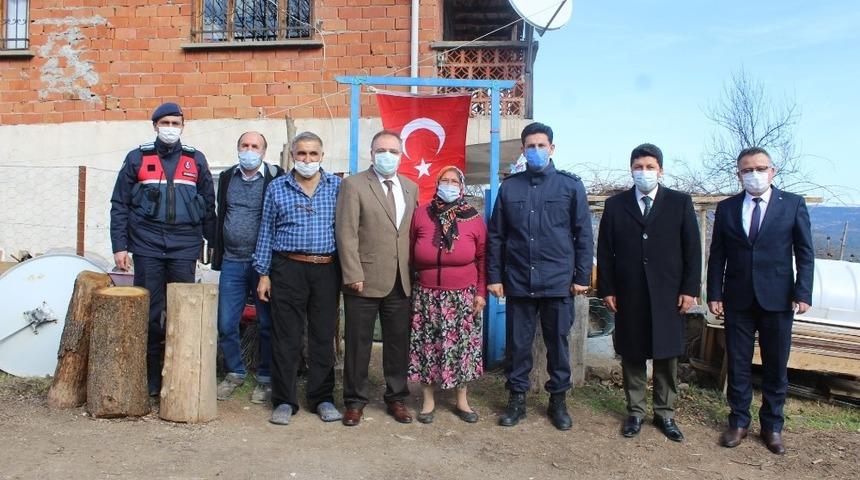 Kaymakam T&uuml;rk&ouml;z şehit ailelerini yalnız bırakmıyor