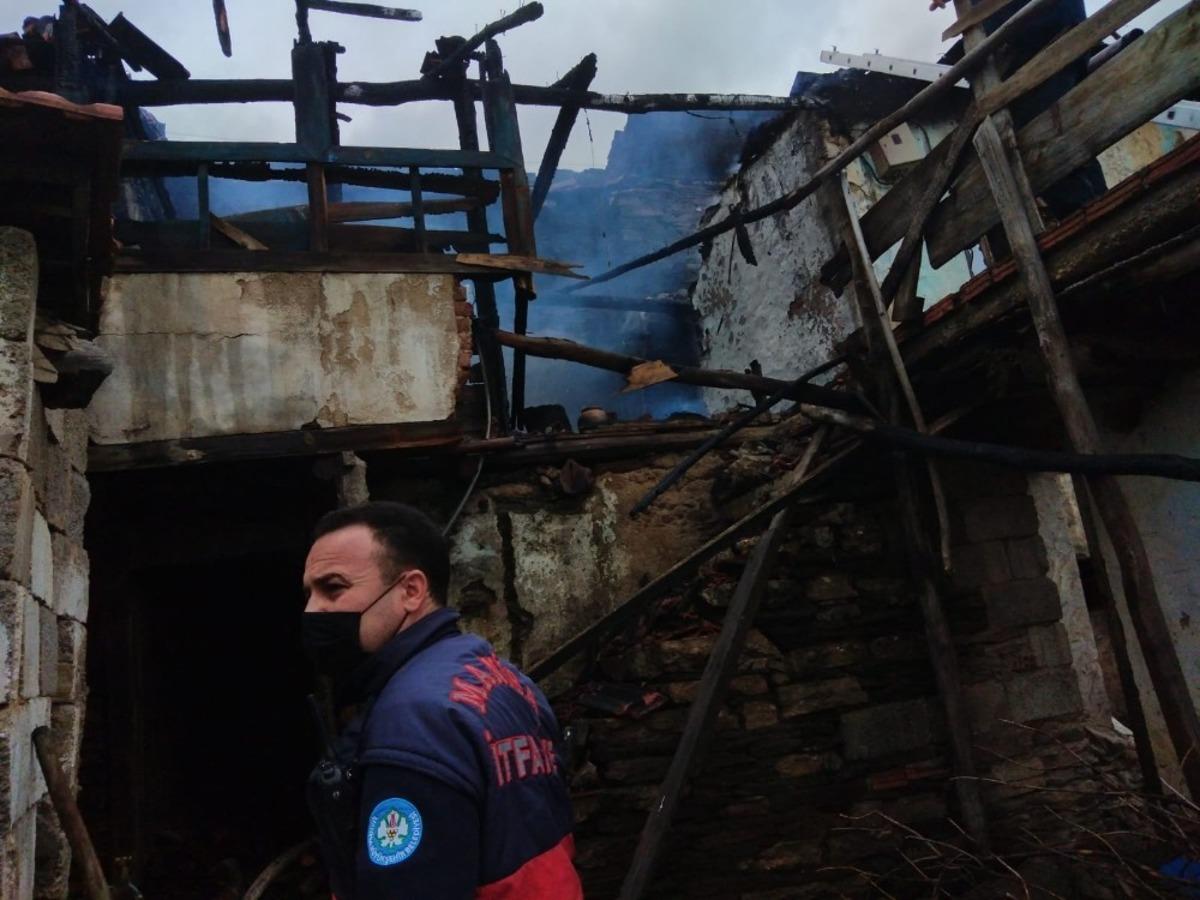 Manisa&rsquo;da 101 yaşındaki kadın yangında &ouml;ld&uuml;