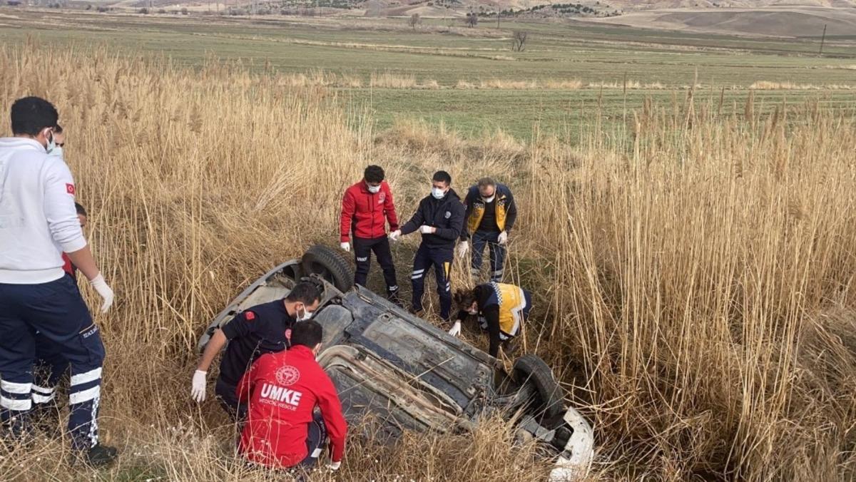 Otomobille sulama kanalına d&uuml;şen s&uuml;r&uuml;c&uuml; boğularak &ouml;ld&uuml;