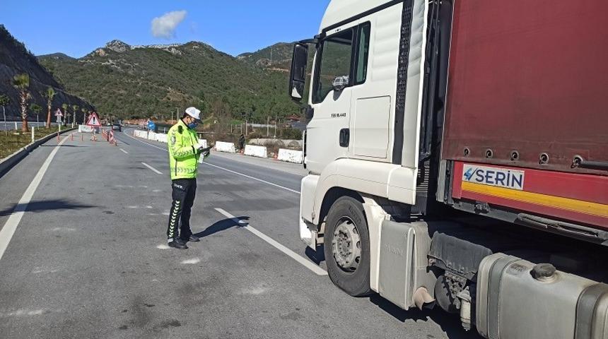 Antalya karayollarında trafik havadan denetlendi