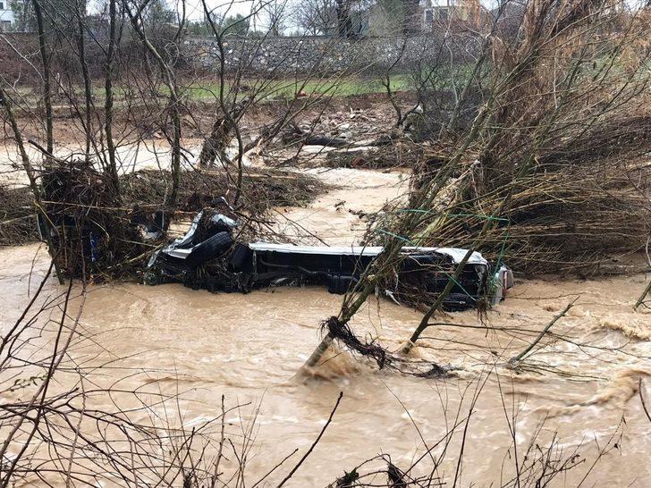 İzmir’deki selde bir kişinin cansız bedenine ulaşıldı, bir kişi aranıyor G2