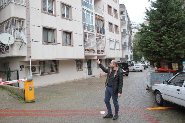 İzmir’de yıldırım nedeniyle istinat duvarı çöktü; bina tahliye edildi G3