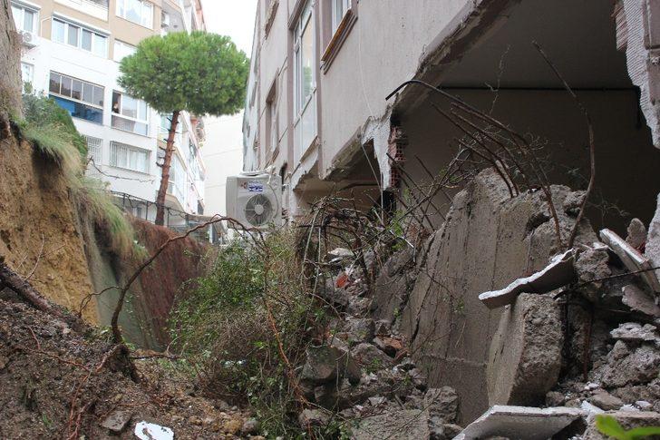 İzmir’de yıldırım nedeniyle istinat duvarı çöktü; bina tahliye edildi G5