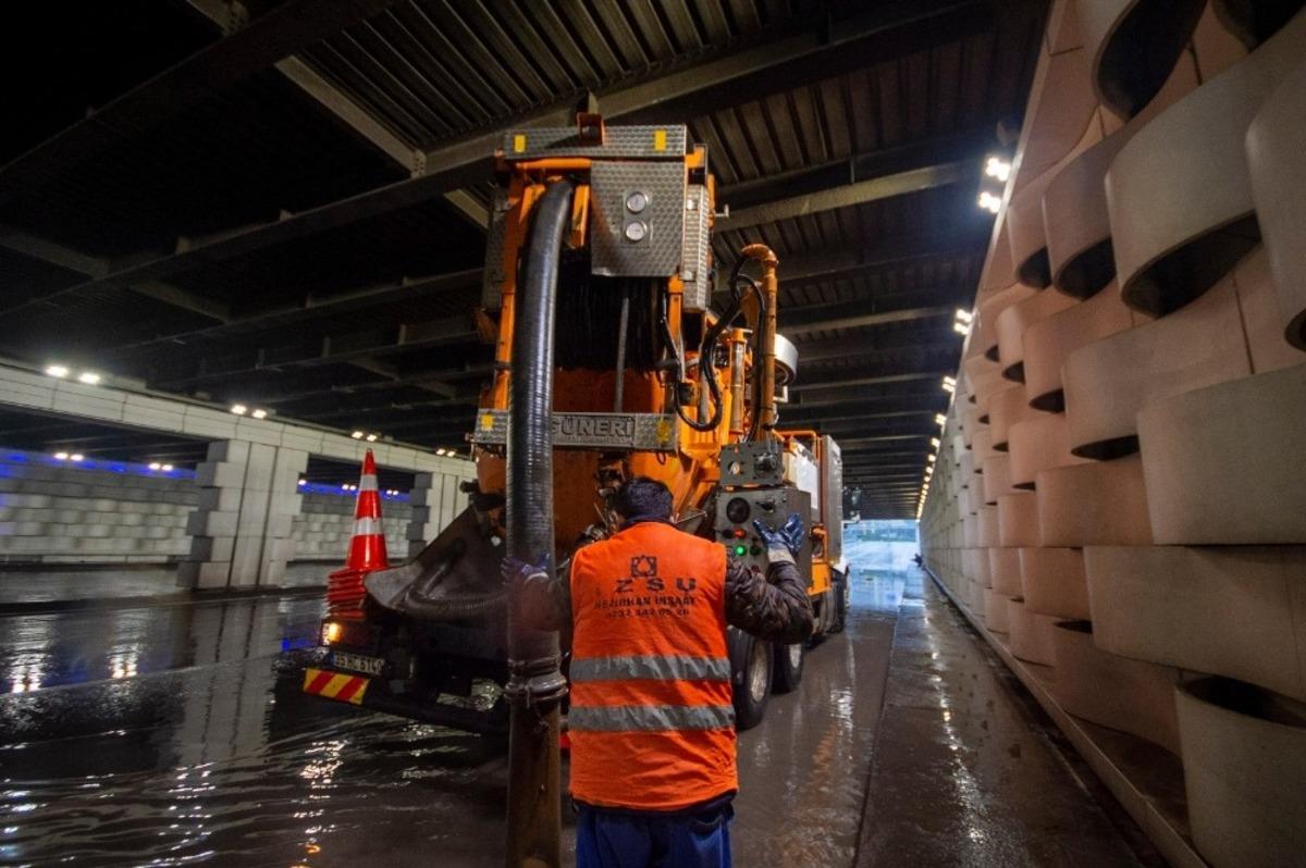 İzmir&rsquo;de hasar tespit &ccedil;alışmaları başladı
