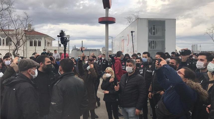 Boğaziçi Üniversitesi protestoları: Kadıköy'de öğrencilerine destek için toplanan gruba polis müdahalesi